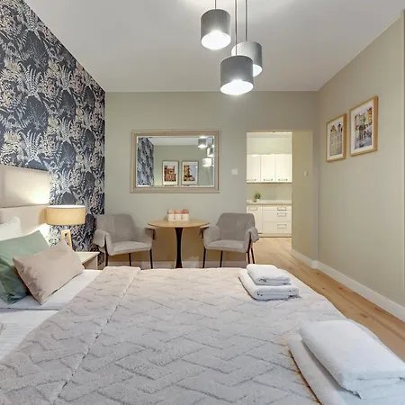 Staywin Chmielna Park شقة *