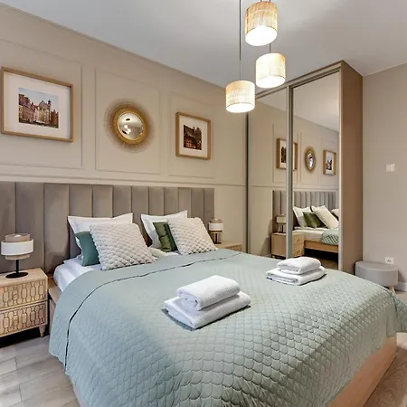 Staywin Chmielna Park شقة